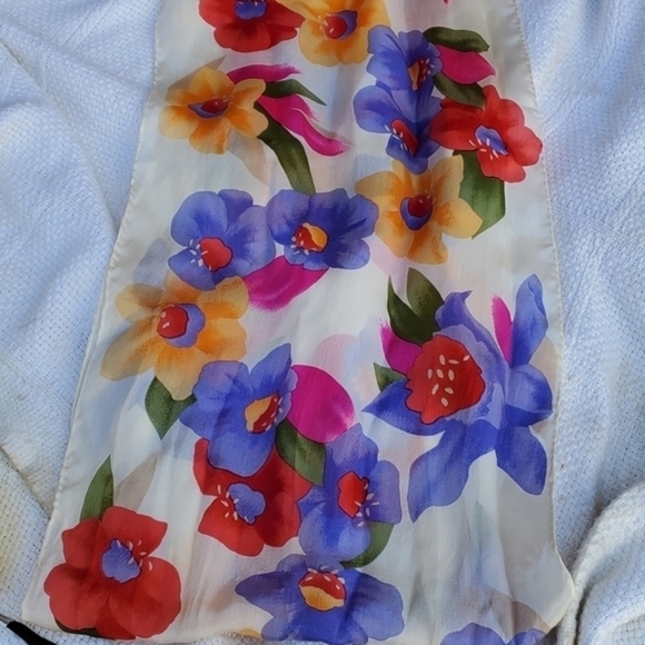 Liz Claiborne silk scarf - Picture 6 of 6